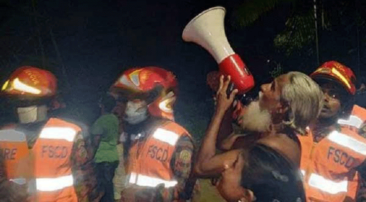 প্রেমিকার জন্য আত্মহত্যা করতে বিদ্যুতের উঁচু টাওয়ারে প্রেমিক