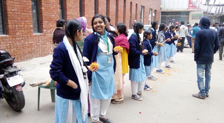 আচরণবিধি লঙ্ঘন করে নির্বাচনী প্রচারণায় শিশু শিক্ষার্থীরা
