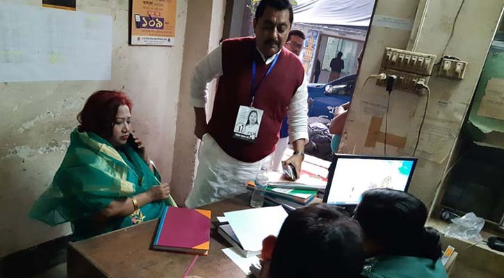 রাজারবাগে তাপসের মিছিল থেকে ডলির মিছিলে হামলা