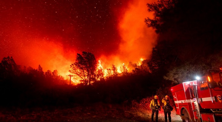 যুক্তরাষ্ট্রে দাবানলে মৃত্যু বেড়ে ৩০