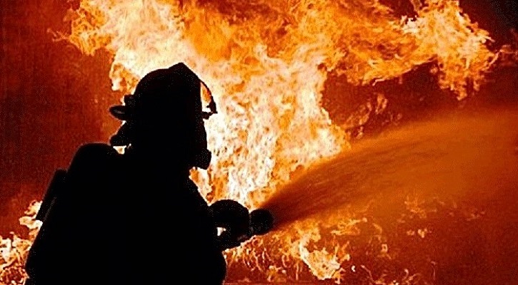 গাজীপুরে ঝুটের গুদামে আগুন