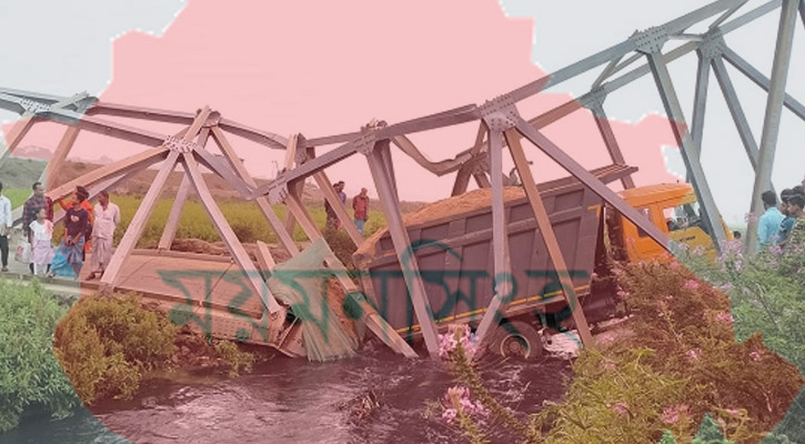 ভালুকায় ব্রিজ ভেঙ্গে ড্রাম ট্রাক নদীতে