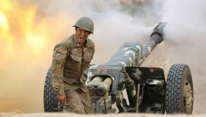 প্রাণ বাঁচাতে পালাচ্ছে হাজার হাজার মানুষ