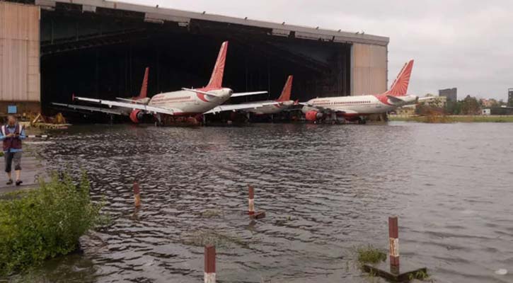 আম্পানের তাণ্ডব, তলিয়ে গেছে বিমানবন্দর