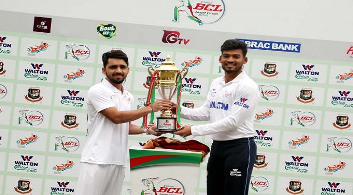 তড়িঘড়ি করে মাঠে গড়াল বিসিএল