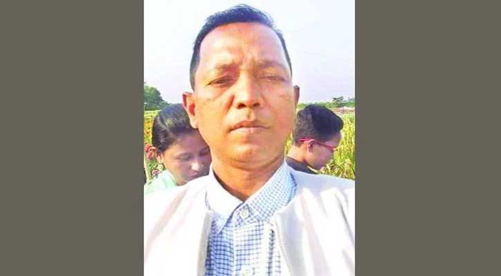 এবার প্রকাশ্যে সাংবাদিককে কুপিয়ে হত্যা