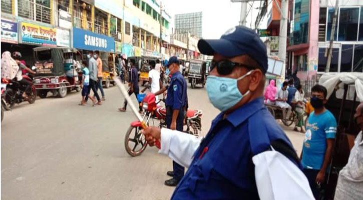 পরিবার প্রিয়জন ছেড়েই ডিউটিতে ব্যস্ত নড়াইলের পুলিশ প্রসাসন!
