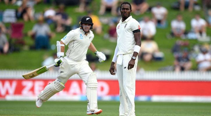 আর্চারকে গালি দিয়ে কঠিন শাস্তি পেল দর্শক