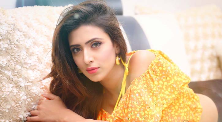 অপেক্ষায় মিম