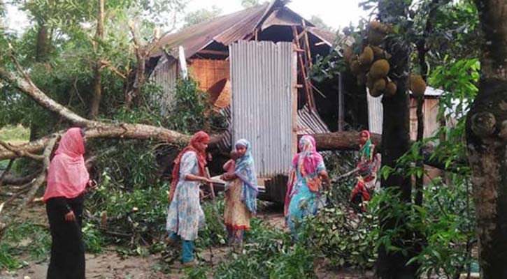 ঝড়ে লণ্ডভণ্ড শিক্ষা প্রতিষ্ঠানসহ বাড়িঘর
