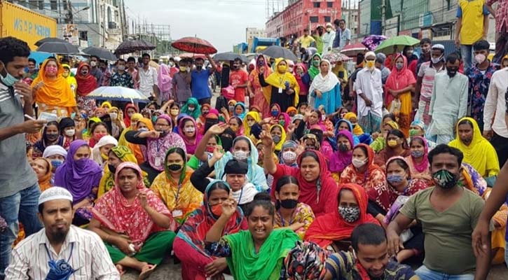 টঙ্গীতে শ্রমিকদের মহাসড়ক অবরোধ