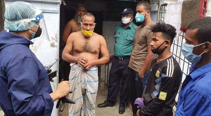 ভাড়াটিয়াকে নির্যাতন করে বের করে দিল বাড়িওয়ালা