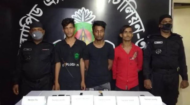 রাজধানীতে ৬ ছিনতাইকারী আটক