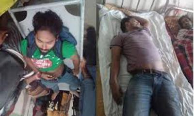 আমরণ অনশনরত ২ শিক্ষার্থী হাসপাতালে
