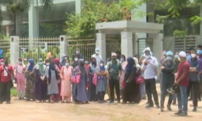 নিয়োগ বঞ্চিত সিনিয়র স্টাফ নার্সদের অবস্থান কর্মসূচি