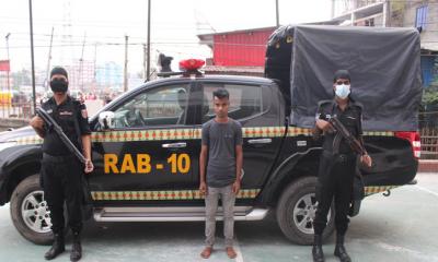 রাজধানীতে ফেন্সিডিলসহ গ্রেফতার ১