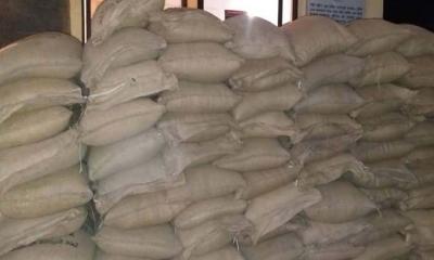 পাচারকালে ১৪৩ বস্তা সরকারি চাল জব্দ, ডিলারসহ আটক ২