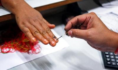 আইজিপির নির্দেশে বিদেশ ফেরতদের হাতে সনাক্তকারী সিল