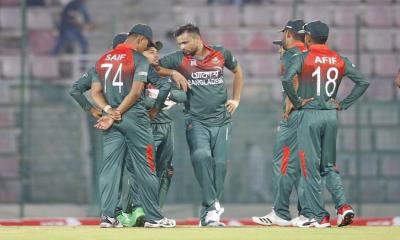 জিম্বাবুয়েকে বিশাল ব্যবধানে হারিয়ে শেষের শুরু মাশরাফির