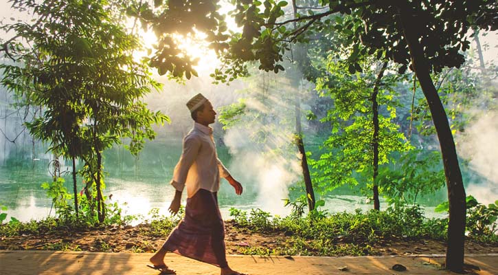 ঝলমলে রোদ, বাড়তে পারে তাপমাত্রা