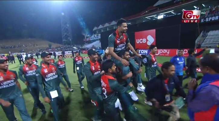 ‘মনে রেখ কেবল একজন ছিল, ভালবাসত শুধু তোমাদের...’