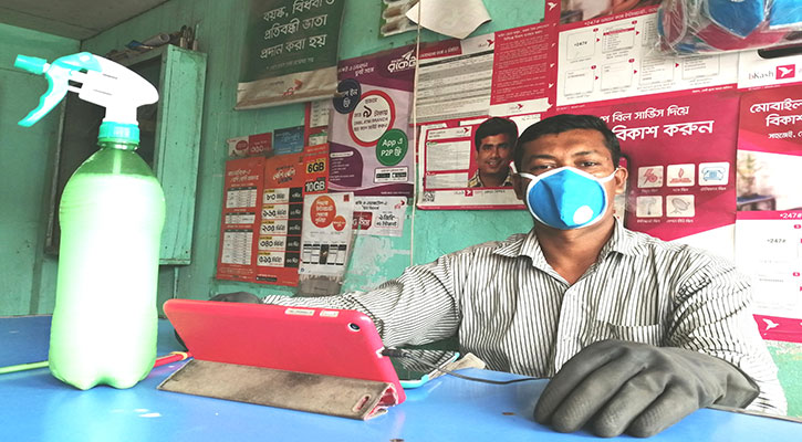 ঘোড়াশালের ক্ষুদ্র ব্যবসায়ী হানিফের জীবানু রোধক ব্যবস্থা গ্রহণ