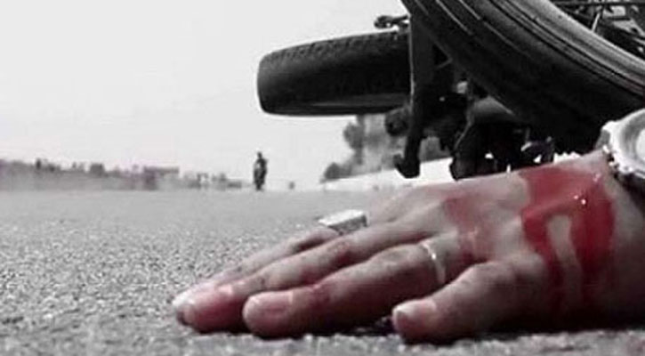 বেপরোয়া ট্রাক কেড়ে নিল ২ যুবকের প্রাণ