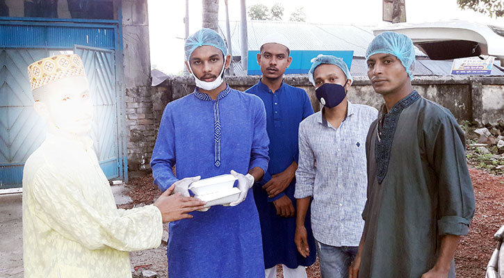 পড়াশুনার খরচ বাঁচিয়ে পথশিশুদের ইফতার করালেন বিশ্ববিদ্যালয় শিক্ষার্থী