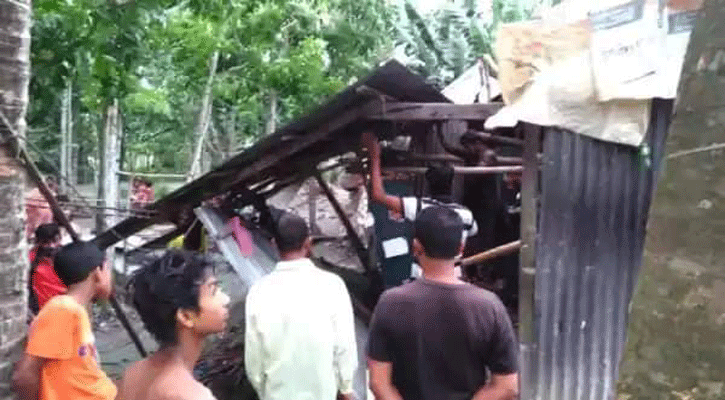 ঘূর্ণিঝড় আম্পান কেড়ে নিয়েছে ১০ প্রাণ