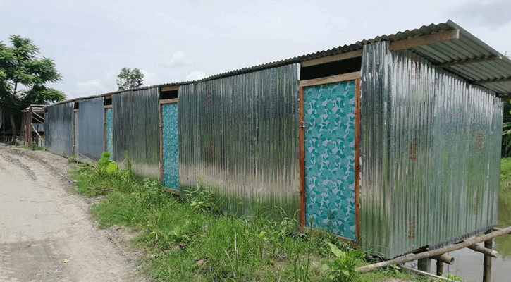 সরকারি জায়গায় দোকান ঘর উত্তোলন, এলাকায় উত্তেজনা