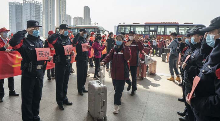 বীরের বেশে উহান ছাড়লেন ৪২ হাজার চিকিৎসক-নার্স