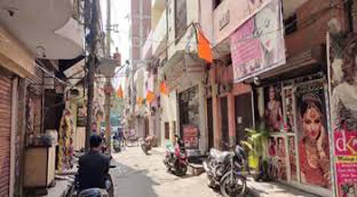 দিল্লির বাড়িতে-বাড়িতে গেরুয়া পতাকা