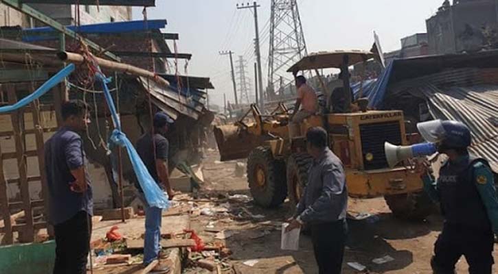 রেলওয়ে পূর্বাঞ্চলের ইপিজেড এলাকায় অবৈধ স্থাপনা উচ্ছেদ