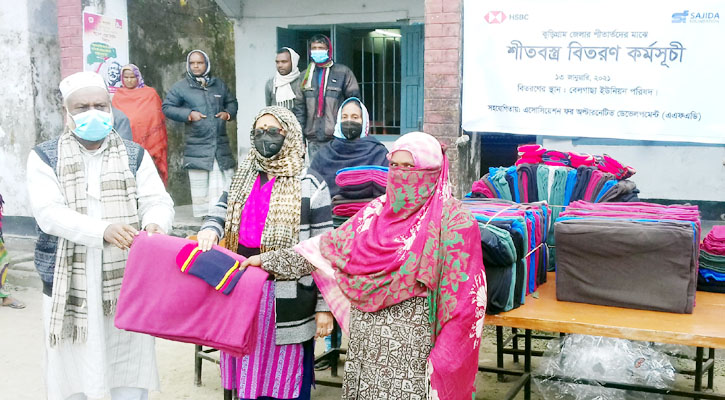 কুড়িগ্রামে শীতার্ত মানুষের মাঝে টুপি ও কম্বল বিতরণ