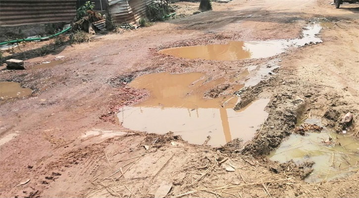 রাস্তায় খানাখন্দকে ভড়া, সরকারের ৫৫ কোটি টাকা জলে!