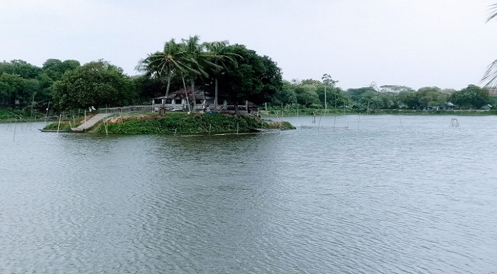 অপরূপ নয়নাভিরাম রূপগঞ্জের ‘মাছুমাবাদ দীঘি’