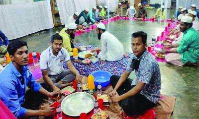 রাঙ্গামাটিতে এতিমদের সাথে ইফতার করলেন ছাত্রলীগ কর্মী আকাশ