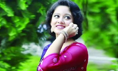 ইন্সটাগ্রামে ব্যস্ত দীঘি