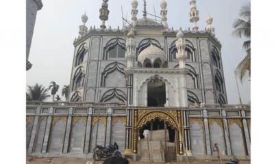 উত্তরবঙ্গের বৃহৎ পর্যটন স্পট স্বপ্নপুরীতে তাজমহলের আদলে নির্মাণ হচ্ছে মসজিদ