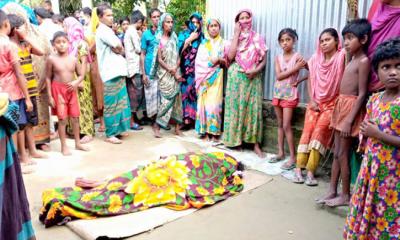 মানিকগঞ্জে গৃহবধূর ঝুলন্ত লাশ উদ্ধার,স্বামী পলাতক