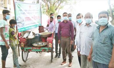 পীরগাছায় ভ্রাম্যমাণ দোকানে মাছ বিক্রয়ের উদ্বোধন