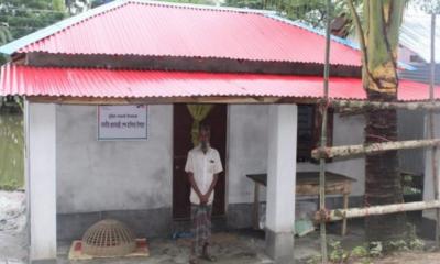 নতুন ঘর পেয়ে খুশি ভূমিহীন সবুর বয়াতি