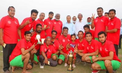 নওগাঁয় প্রিন্ট ও ইলেকট্রনিক মিডিয়ার শত মিনিটের প্রীতি ফুটবল টুর্নামেন্ট