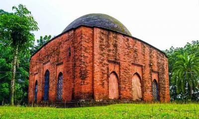 মোঘল স্থাপত্যের নির্দশন বিবিচিনি শাহী মসজিদ