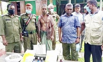 সুন্দরবনে বিষ দিয়ে মাছ শিকার,আটক ১