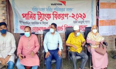 মোরেলগঞ্জে ওয়ার্ল্ড ভিশন বাংলাদেশ এর পানির ট্যাংক বিতরন