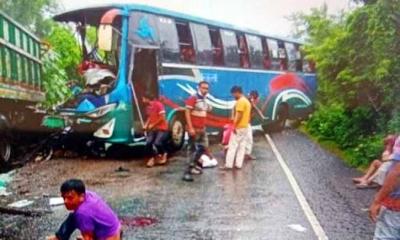 ভেড়ামারায়  ট্রাক ও বাসের মুখোমুখি সংঘর্ষে নিহত ১, আহত ২০