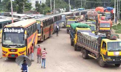 পাটুরিয়া ঘাটে তীব্র যানজট, ঈদে বাড়ী ফেরা যাত্রীদের চরম দুর্ভোগ