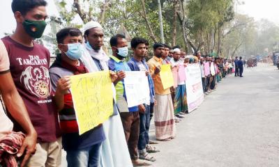 কুড়িগ্রামে রাস্তা পাকাকরণের দাবিতে মানববন্ধন