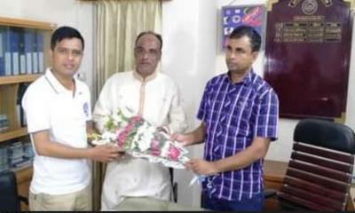 পৌর মেয়র ও কাউন্সিলরদের থানা পুলিশের ফুলেল শুভেচ্ছা